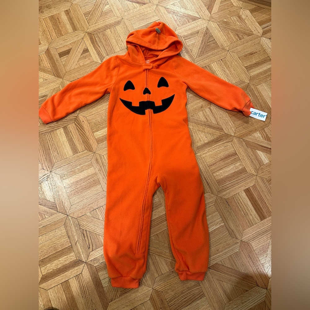 NWT Carter’s 5T Halloween Jack-o-latern fleece jumpsuit